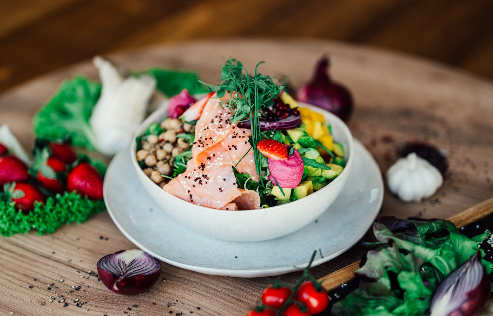Frische Bowl aus der Küche von almiNa GreenCuisine